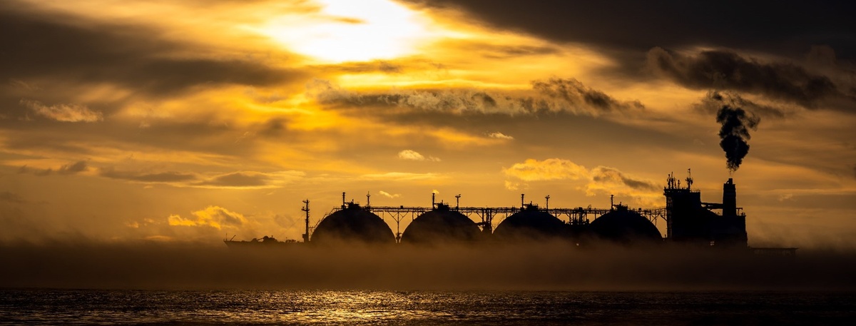    Танкер-газовоз у причала, фото для иллюстрации. Автор фото: Сергей Красноухов/ТАСС
