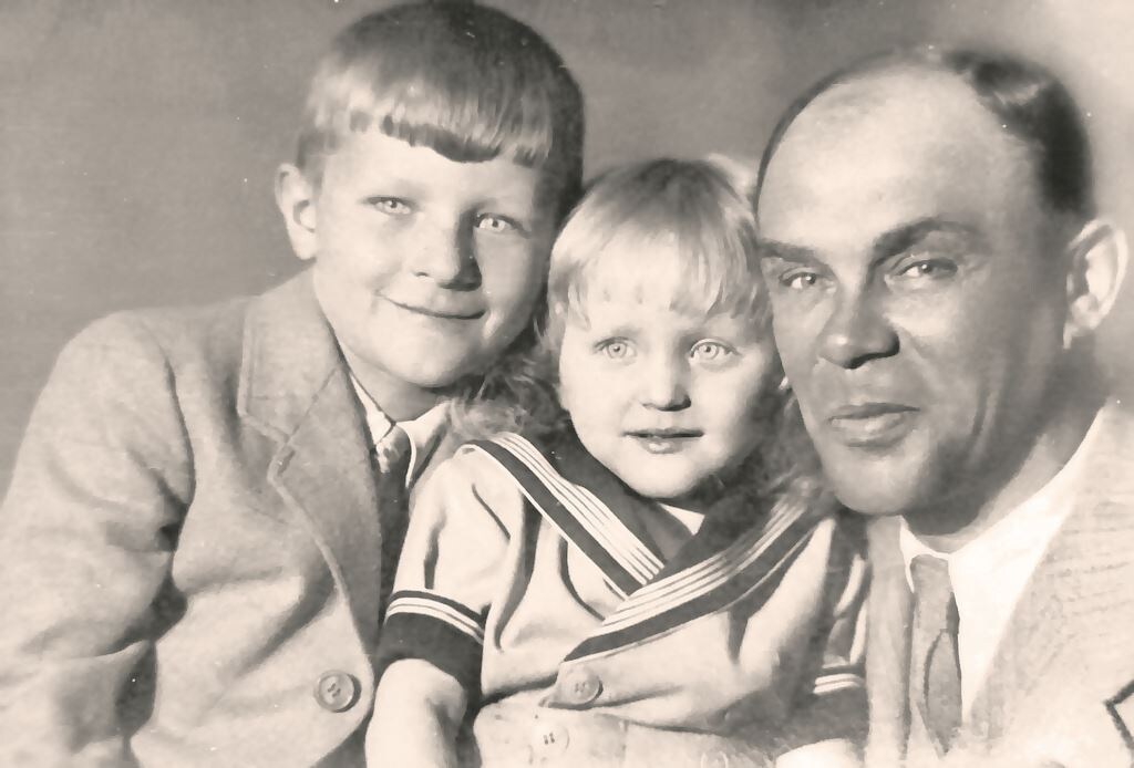 С.А. Ваупшасов с семьёй 