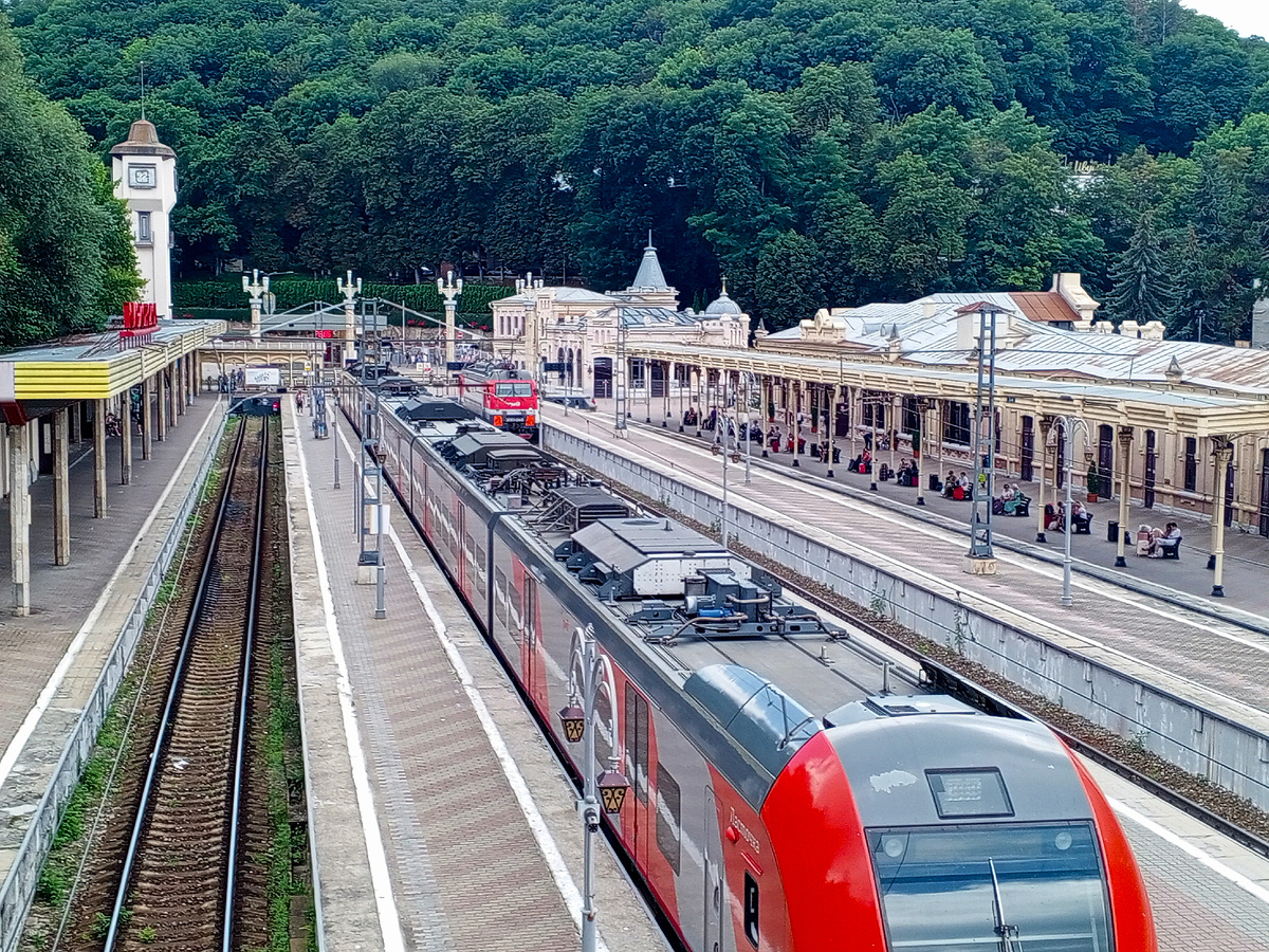 Железнодорожный вокзал в Кисловодске.