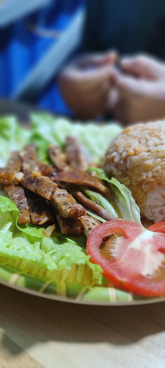 Свинина на гриле с рисом на острове Катба