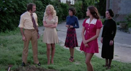 Кадр из фильма «Чернее ночи» (1975)