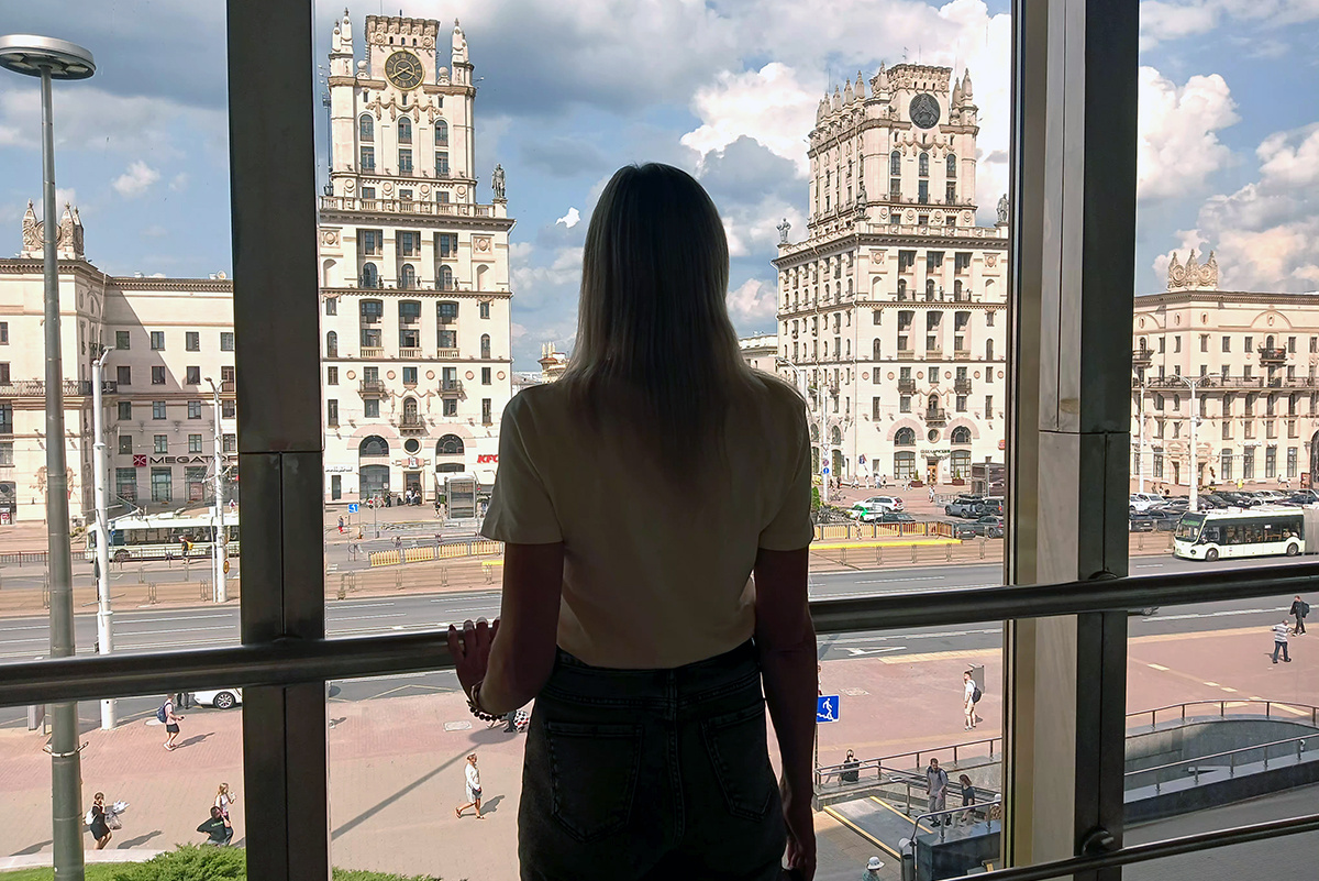 Вид на "Ворота Минска" с последнего этажа железнодорожного вокзала