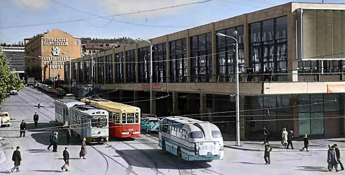 Так выглядел дезертирский базар в годы СССР. Тбилиси, Грузия. Фото из Интернет