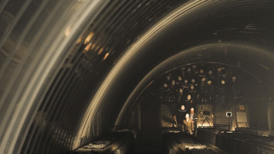    Рабочий обход станций метрополитена "Бухарестская" и "Международная" во время строительства. Автор фото: Trend/ Павел Долганов/"ДП"