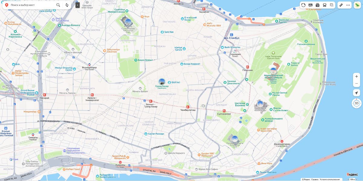 Скриншот Яндекс.карт. Чем сильнее приближаешь карту, тем больше достопримечательностей видно