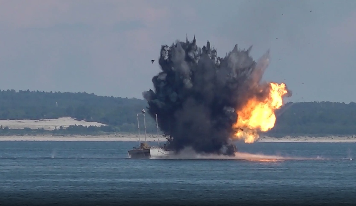 Уничтожение корабля условного противника БЭКом