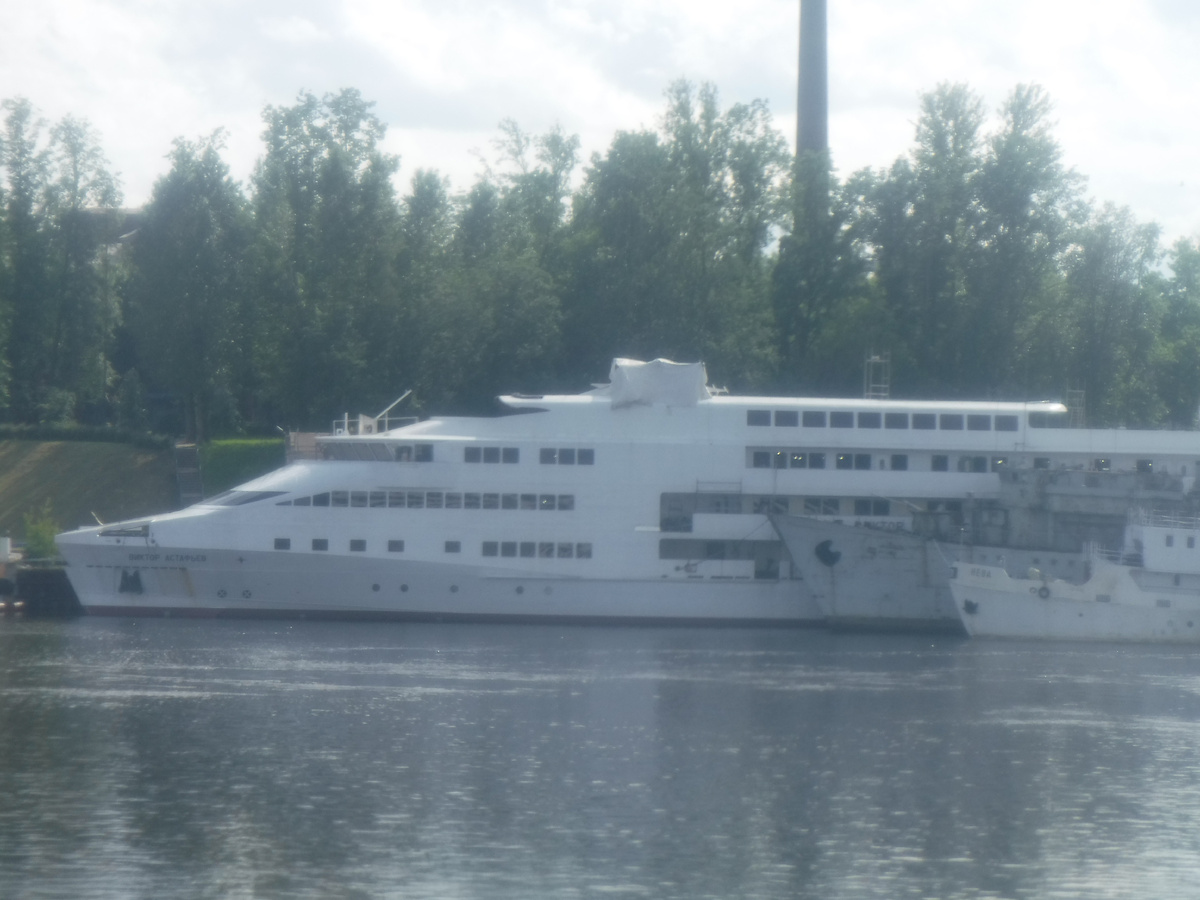 На Средне-Невском Судостроительном заводе 