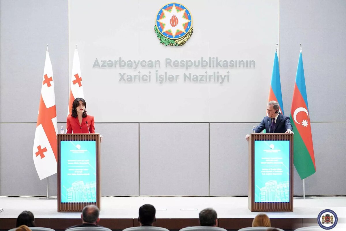 Главы МИД Грузии и Азербайджана Мака Бочоришвили и Джейхун Байрамов © Courtesy of Ministry of Foreign Affairs of Georgia