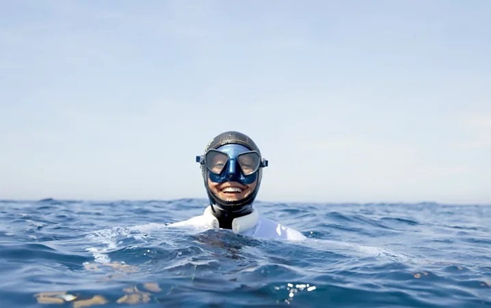 Элитные фридайверы, такие как Алессия Зечинни, расширяют границы человеческих возможностей (Фото: MedReAct/ Сильвен Бес)