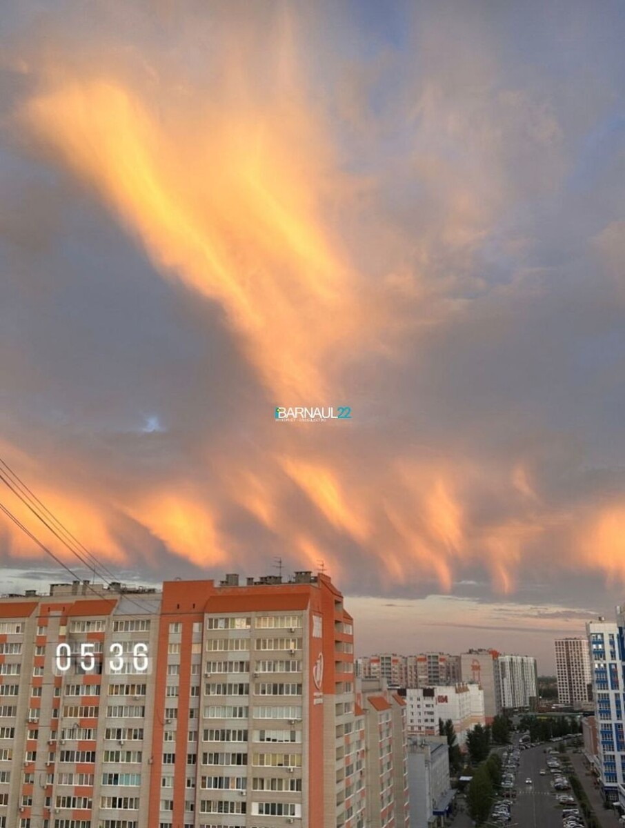    Необычные облака в небе над Алтайским краем. Источник: t.me/brn22official
