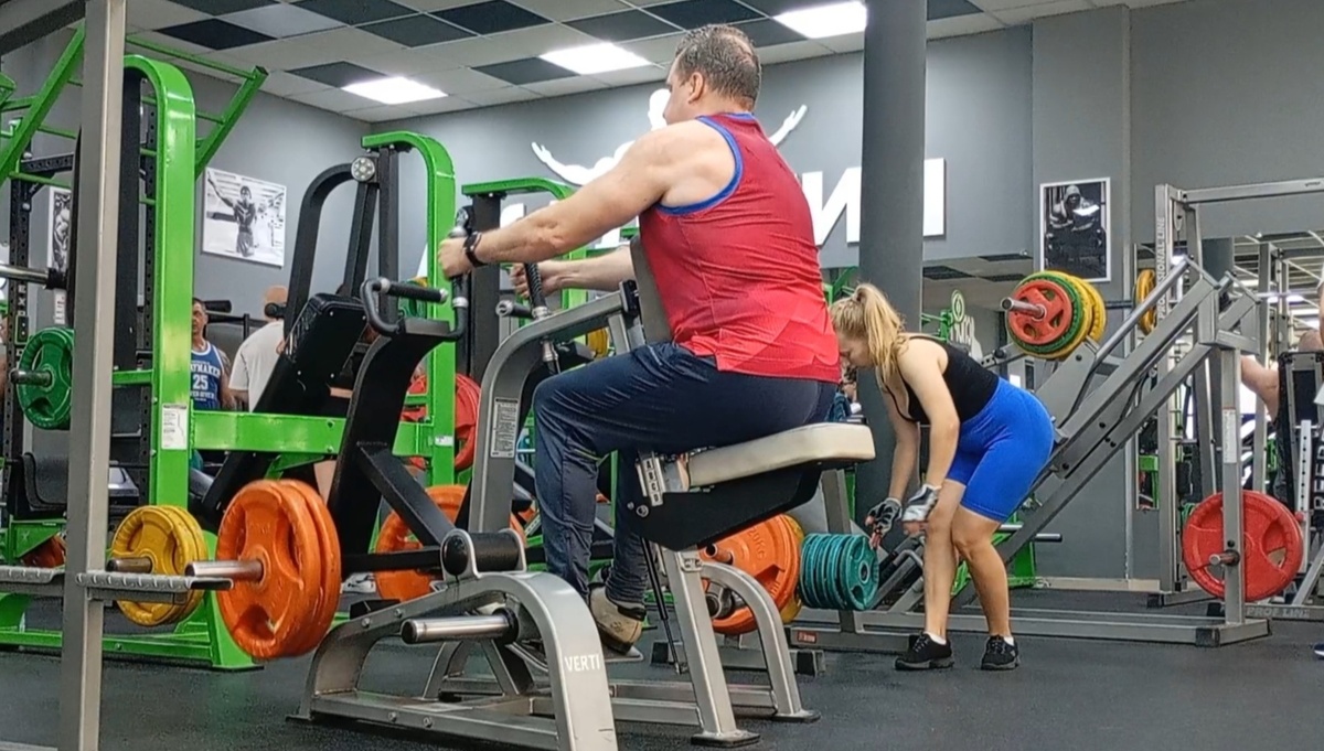 Рычажная тяга на тренажере... 