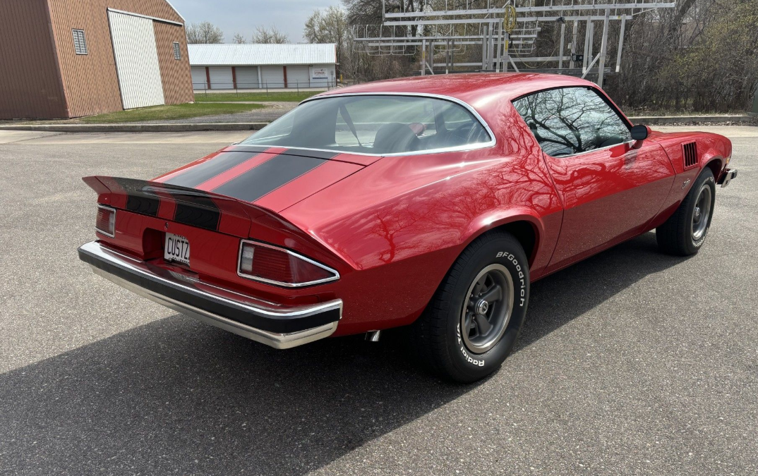 То самое стекло. Для одних — "аквариум", для других — окно в будущее.