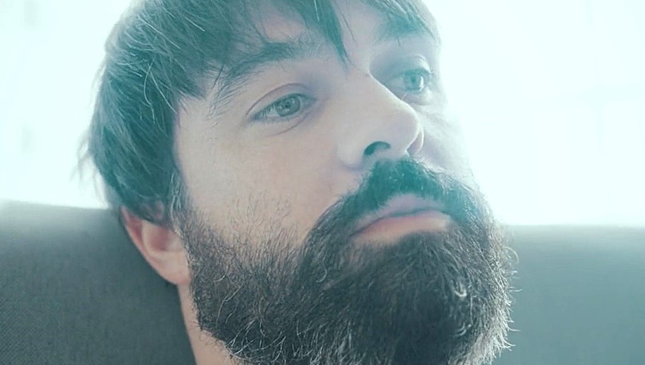 Джон переживает глубокий внутренний кризис