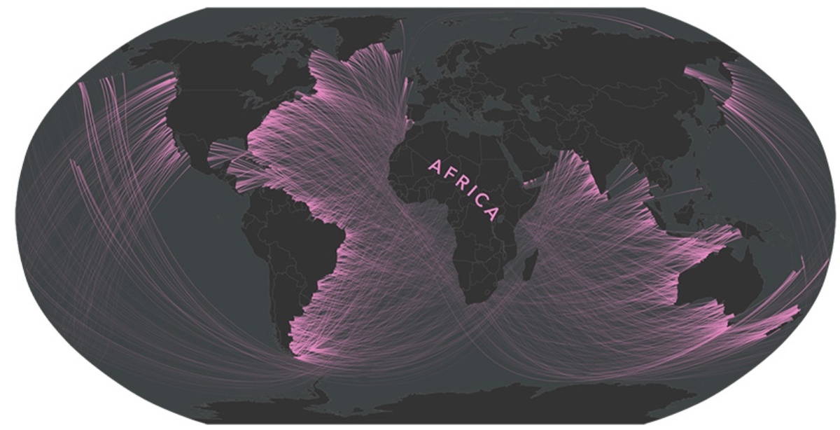 Береговые линии обращены во все стороны, постоянно изгибаются и поворачивают. 
Например, Восточное побережье это не прямая линия с севера на юг, направленная строго на восток. 
Если через целый океан понимать как прямо поперёк, перпендикулярно берегу, то, что находится за океаном, будет зависеть от того, где вы находитесь.
