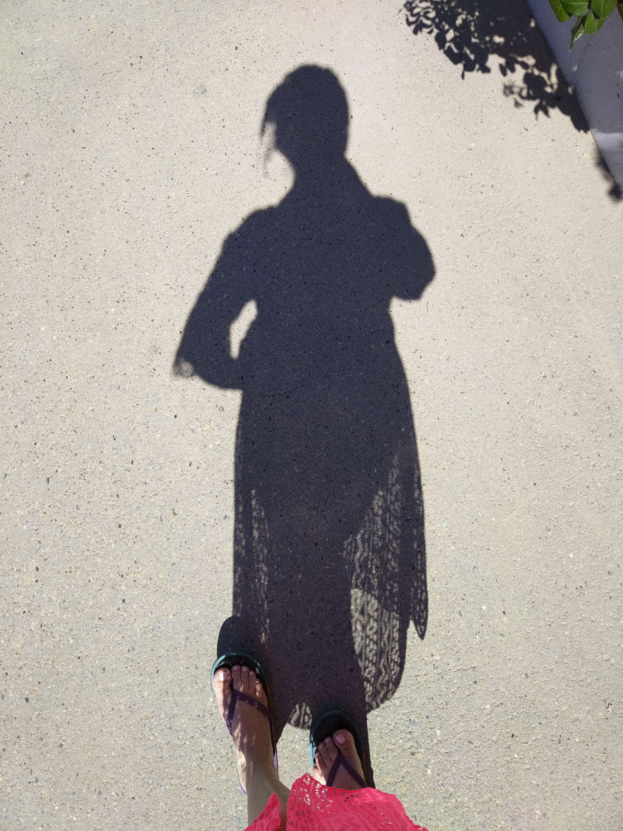 ... А впереди - тень 😆