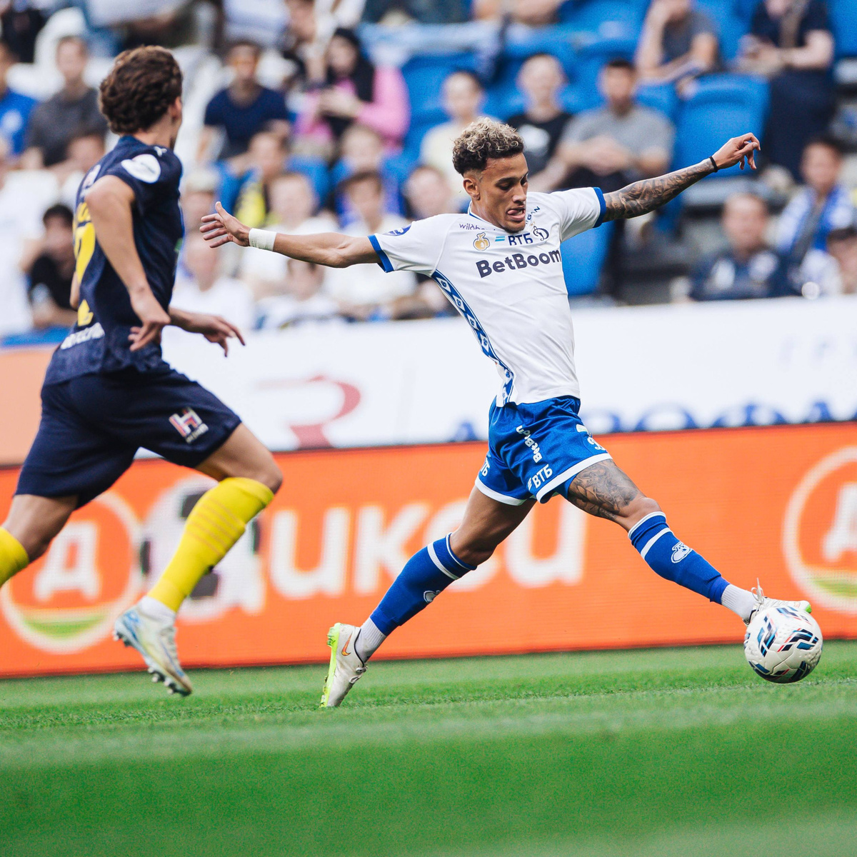 Бмтелло все еще ищет себя в этом сезоне. Фото из телеграм-канала "ФК "Динамо" (Москва)".