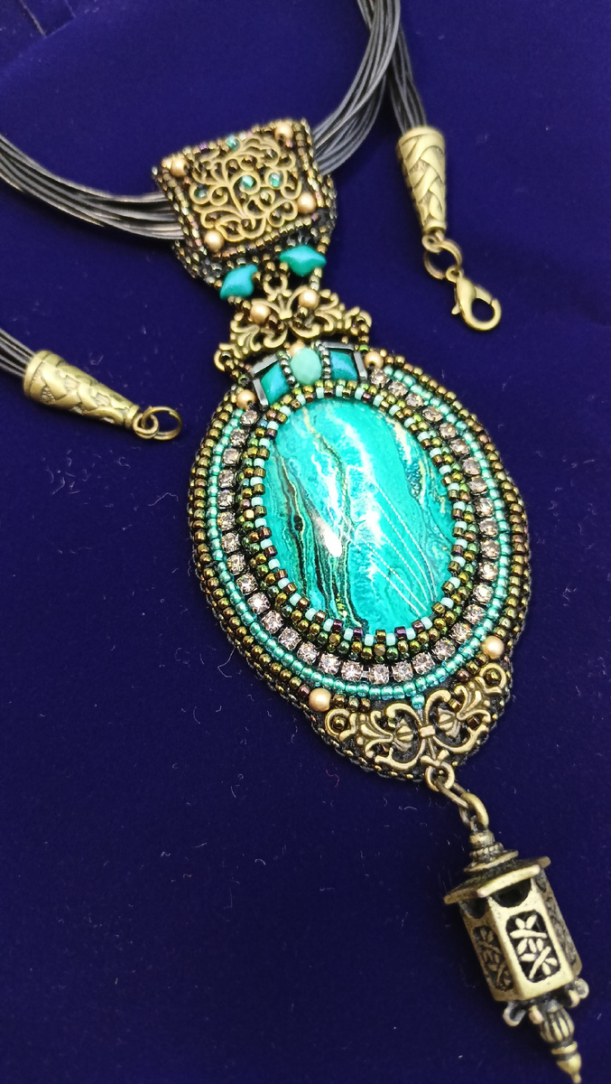 Лазурный берег  Колье на кожаных шнурах Фото автора