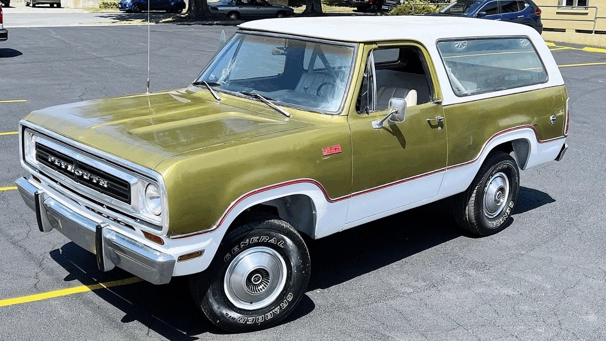 Plymouth TrailDuster 1974