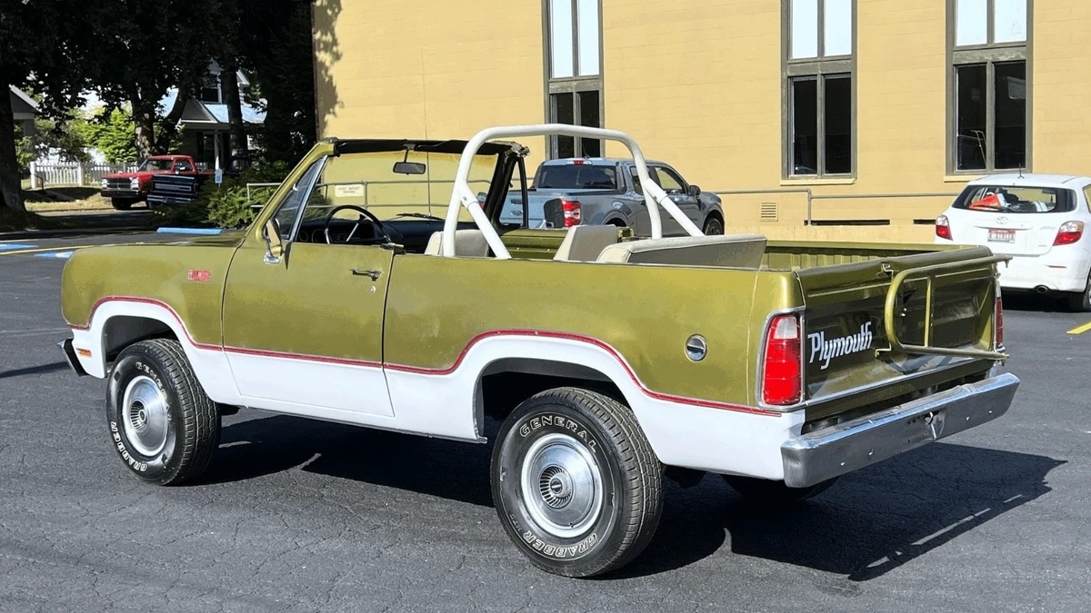 Plymouth TrailDuster 1974
