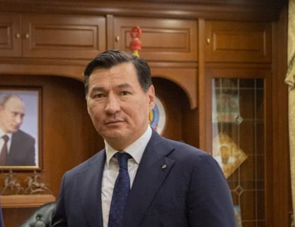    Бату Хасиков/ фото ТГ-канала главы Калмыкии Редактор