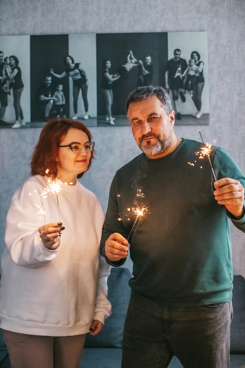 Это мы с женой зажигаем в Новый год) 