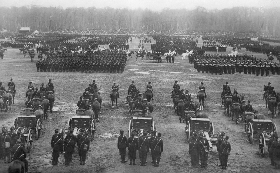 Парад 1914г., Николай II со свитой.