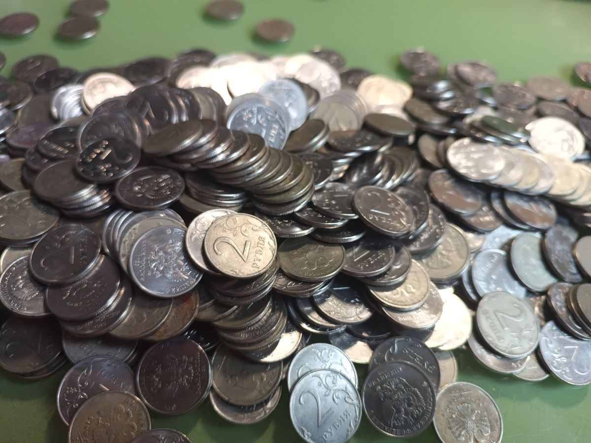 Высыпаю монеты для перебора.