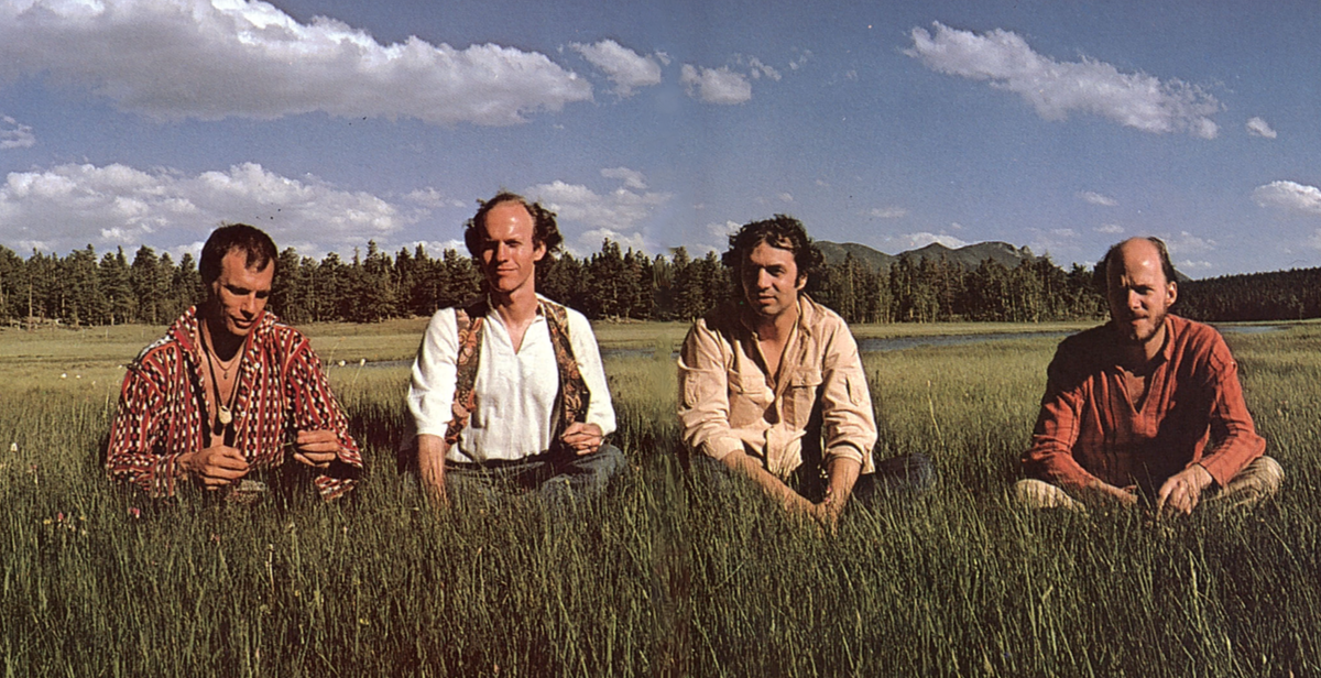 Oregon: Глен Мур (бас), Пол Маккэндлесс (гобой, бас-кларнет, английский рожок), Ральф Таунер (классическая и двенадцатиструнная гитары, фортепиано, флюгельгорн, ударные), Колин Уолкотт (табла, ситар, гитара, ударные).