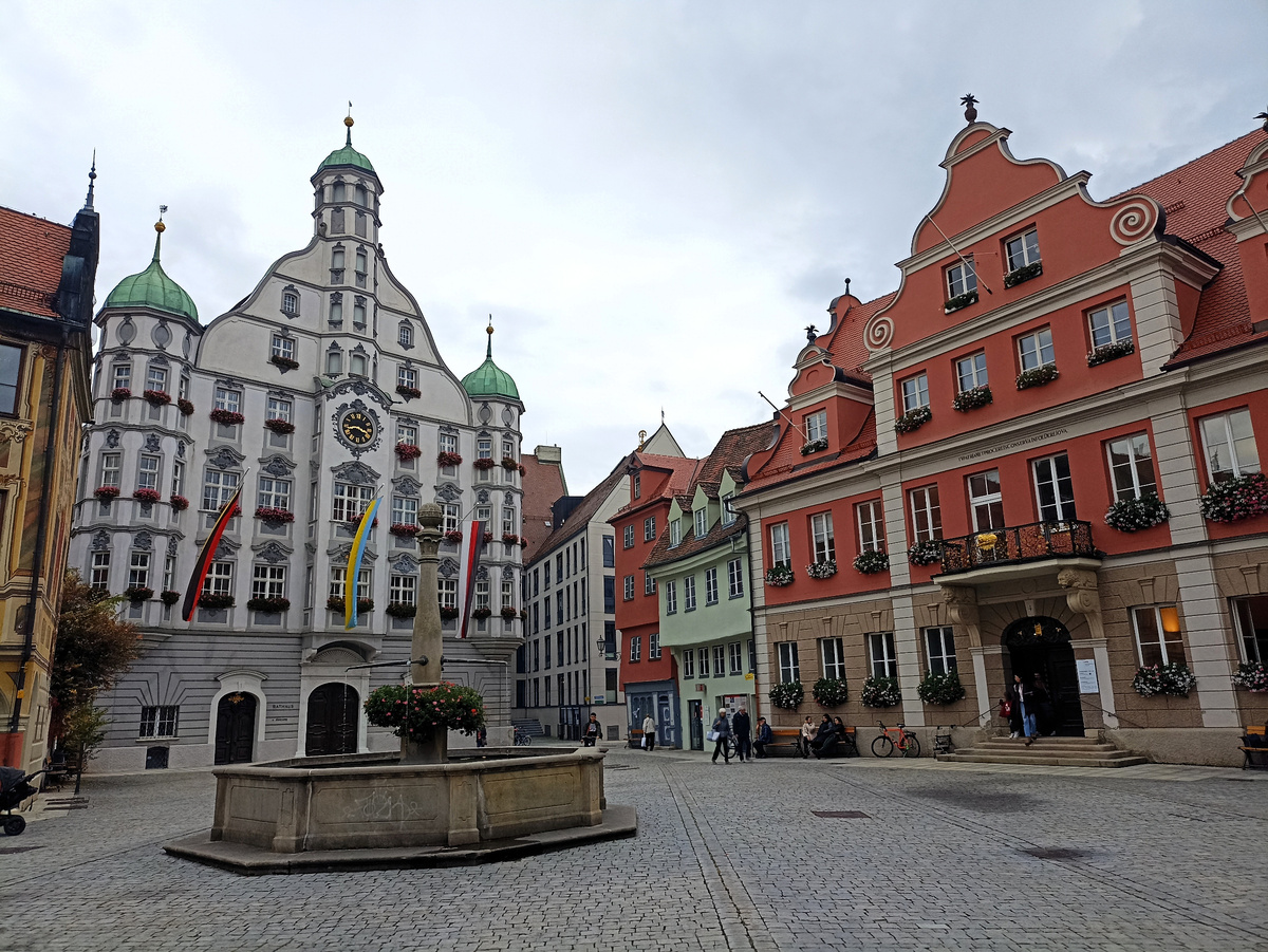 РАтуша слева