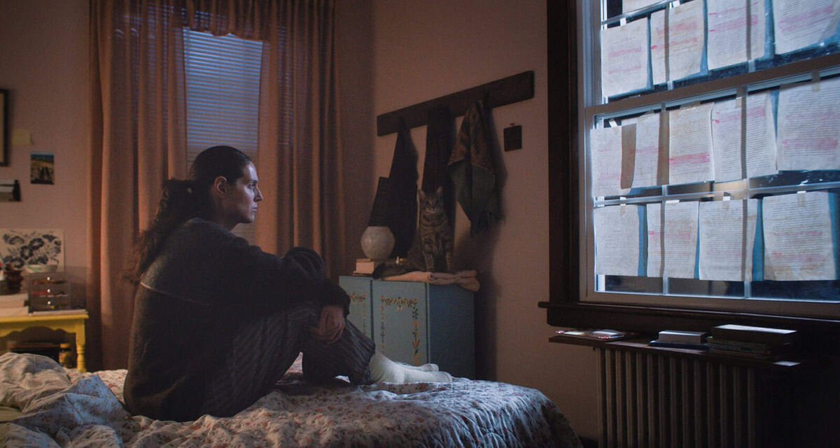 Ева Виктор в роли Агнес на кадре из фильма «Прости, детка»