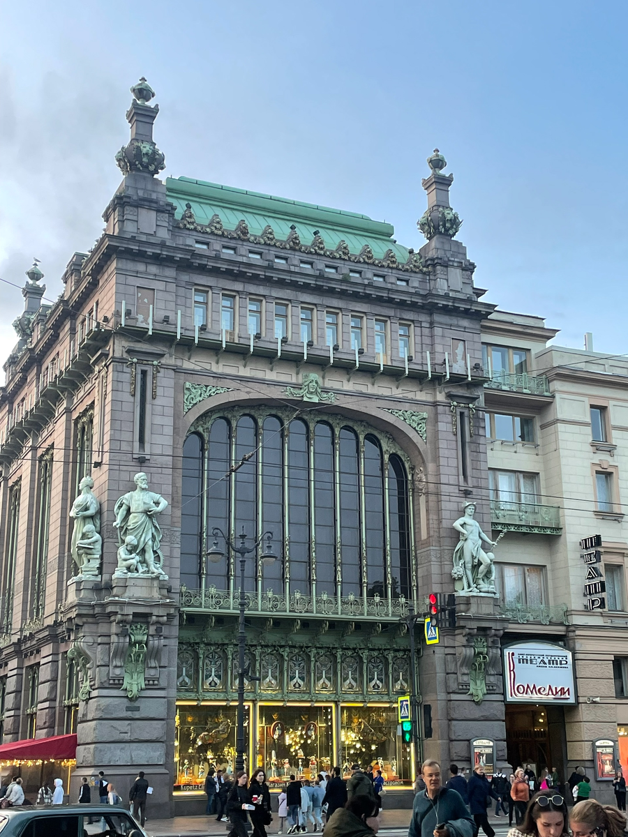 Здание Театра Комедии им. Н.П. Акимова