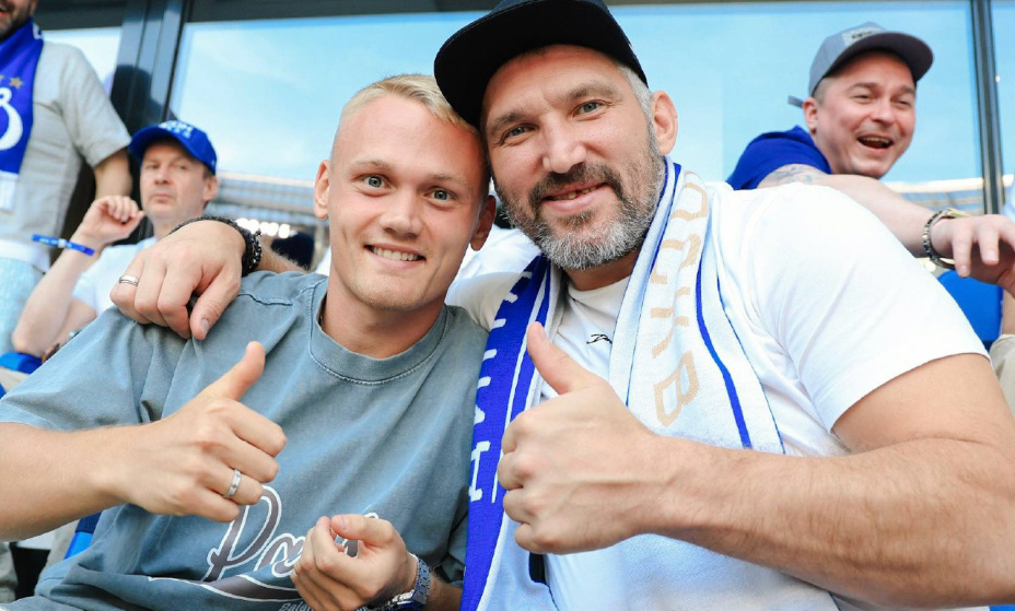    Овечкин и Тюкавин остались довольны первой победой "Динамо" в сезоне. Фото: ФК "Динамо"