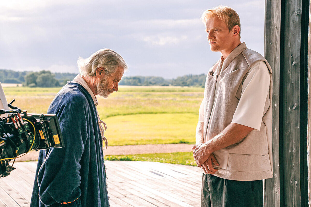    Юрию Колокольникову для роли Максима Каммерера подобрали светлый парик. С Александром Вдовиным пресс служба KION/OKKO