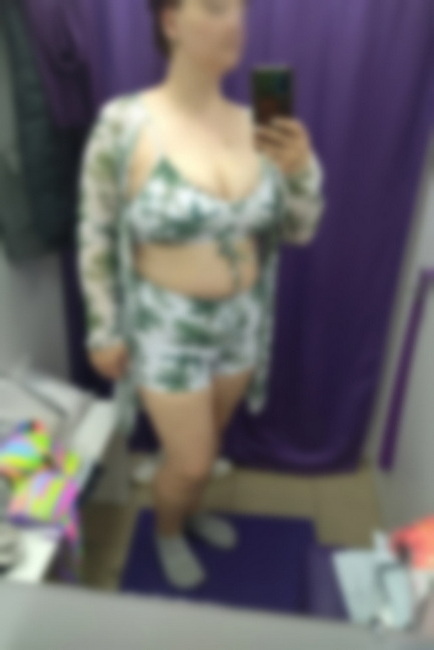 "С немаленькой гр... сложно выбрать купальник. Всеёвываливается"