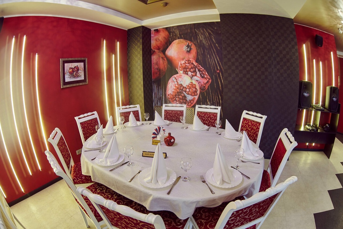 В ресторане "Ностальгия" есть банкетные залы для любых праздников от 10 до 80 гостей.