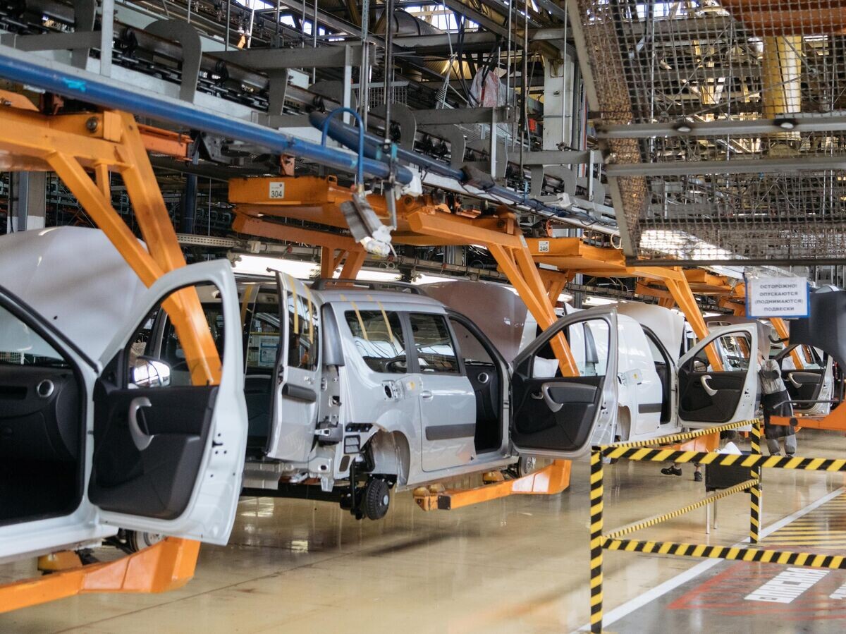    Сборка новых автомобилей на заводе "АвтоВАЗ" в Тольятти© РИА Новости / Анар Мовсумов