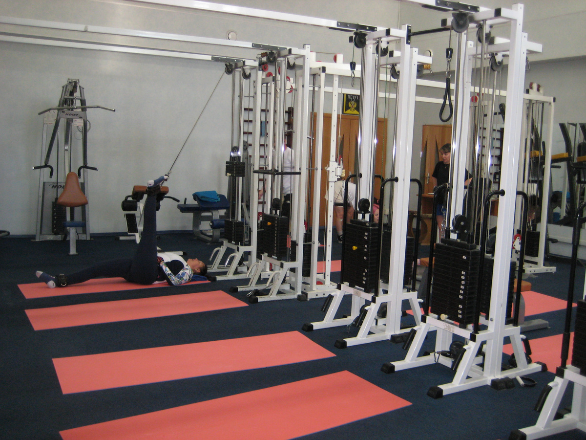 Кинезио-тренажеры. Почти все упражнения выполняются лежа или в горизонтальном растянутом состоянии тела - так достигается режим декомпрессии. 