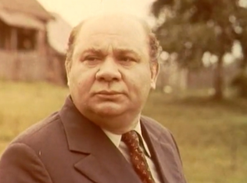 Евгений Леонов в роли следователя. Кадр из фильма. 