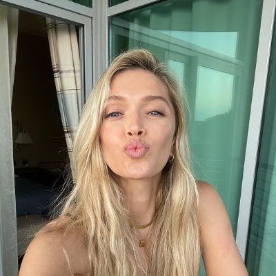     Обзор: «Умеет ли петь Вера Брежнева | Поднимает настроение, и не только!»