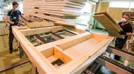 А вот так строится каркасник в условиях домашних. Просто прелесть, а не работа