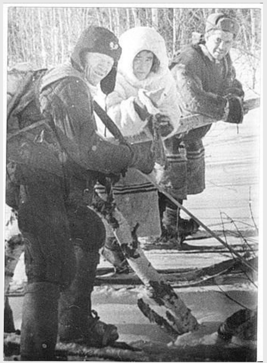 Фото 2           1 - Лесник проводник Пашин, 2 - манси, 3 - пожарный Чеглаков