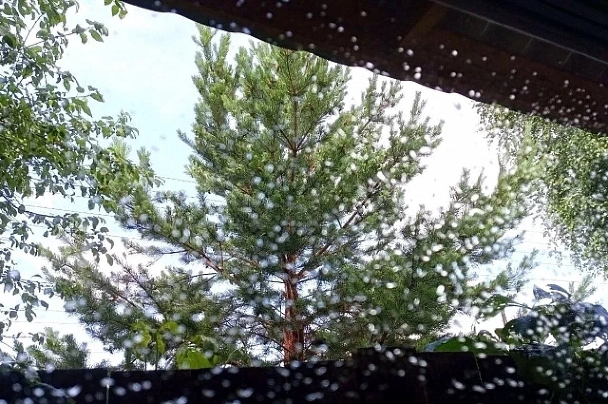    Провоцирующий дожди циклон не может покинуть Урал