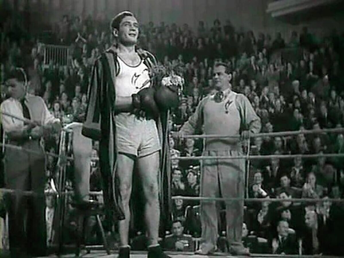    Кадр из фильма "Первая перчатка"© Мосфильм (1946)