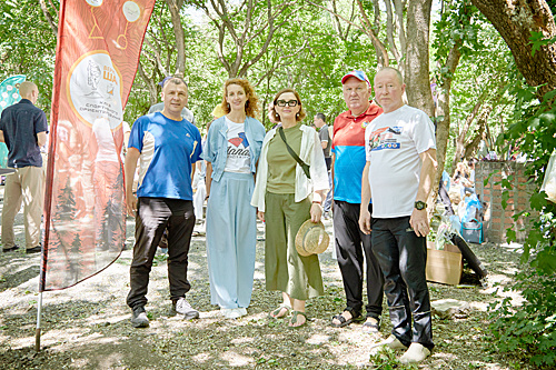    А.В. Мартынов, Е.А. Шевченко, О.С. Молокитина, И.А. Гуреев и И.В. Сафин. / ФОТО из архива благотво-рительного проекта «Верный шаг» Администратор