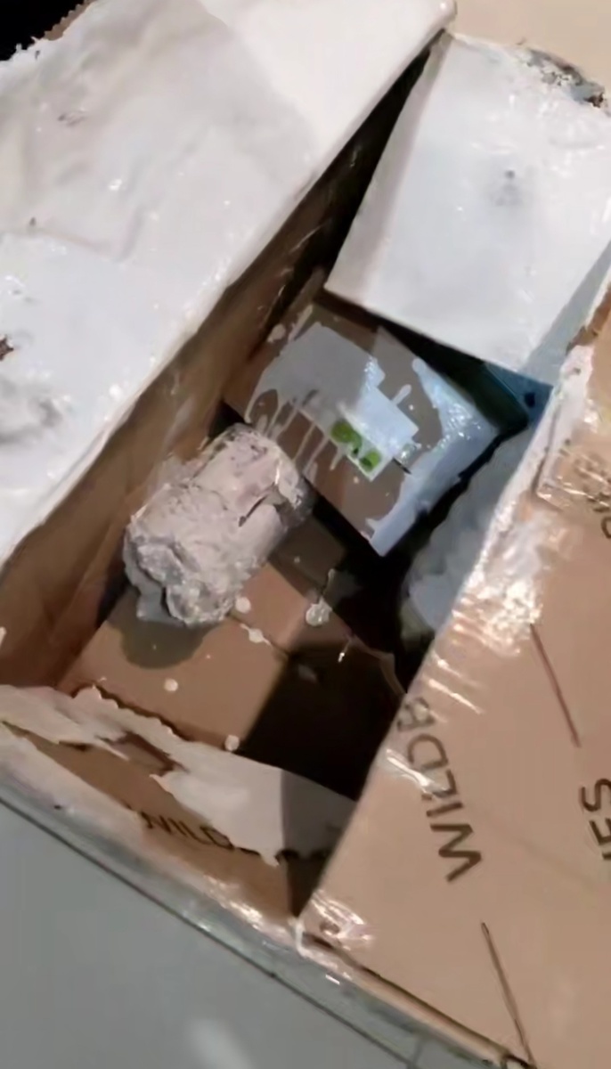 В коробке пролилась краска. Фото из тг канала 