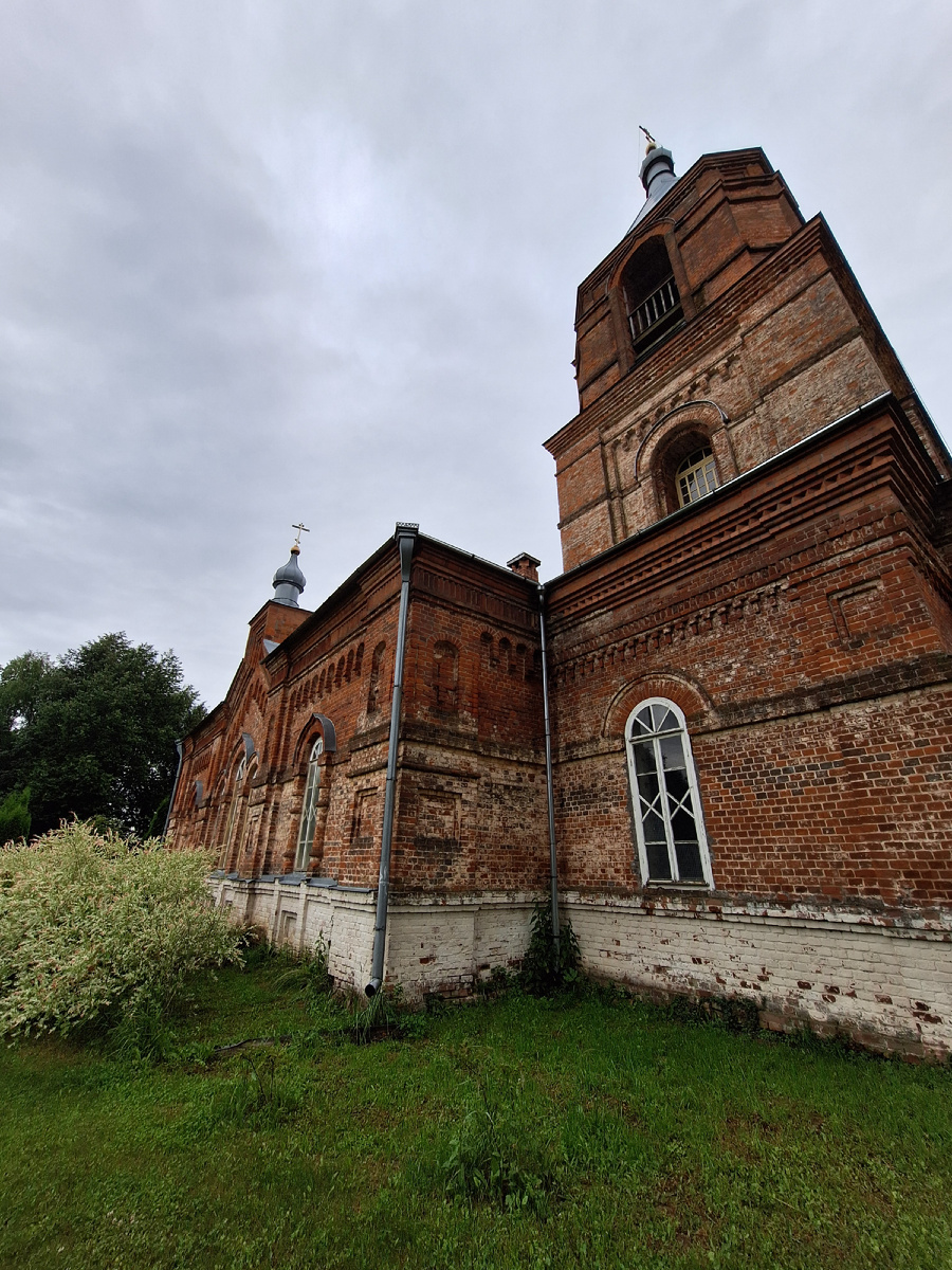 Старинное и очень величественное здание 