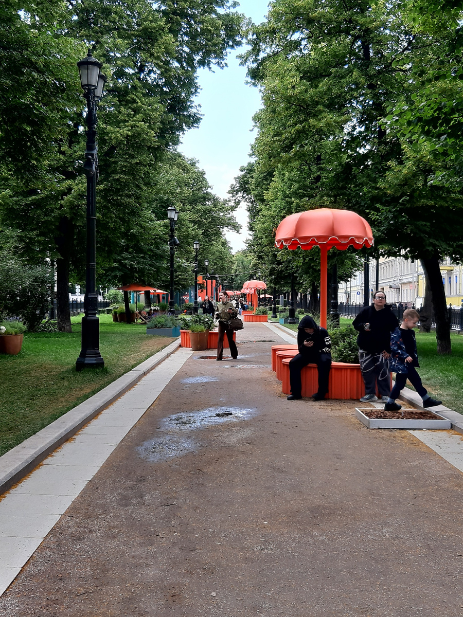 Лето 2025 в Москве. Быстрее, выше, сильнее... или как Петровский бульвар превратился в главную спортивную арену.