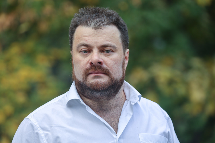    Александр Виноградов: «Пока российская экономика официально демонстрирует рост за счет отдельных секторов, структурно идет охлаждение промышленной активности. Косвенные индикаторы (ж/д погрузка, прибыль предприятий) уже сигнализируют о замедлении и накоплении проблем, которые могут обернуться стагнацией».   
Фото: «БИЗНЕС Online»