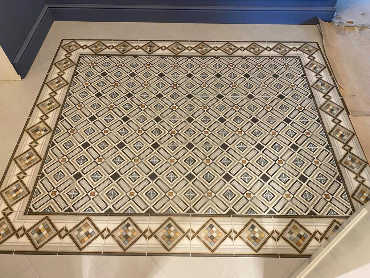 Напольная плитка в прихожей заказчицы