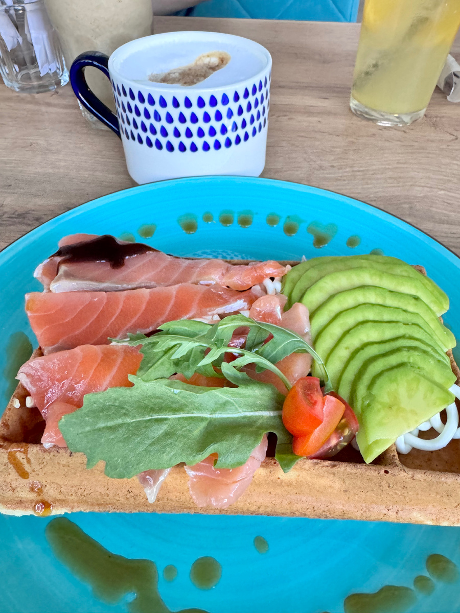 Завтрак Кофе и вафли